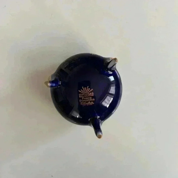 Vintage Limoges  Porcelain Round Trinket Box in Blue and Gold Made in France - Picture 5 of 11